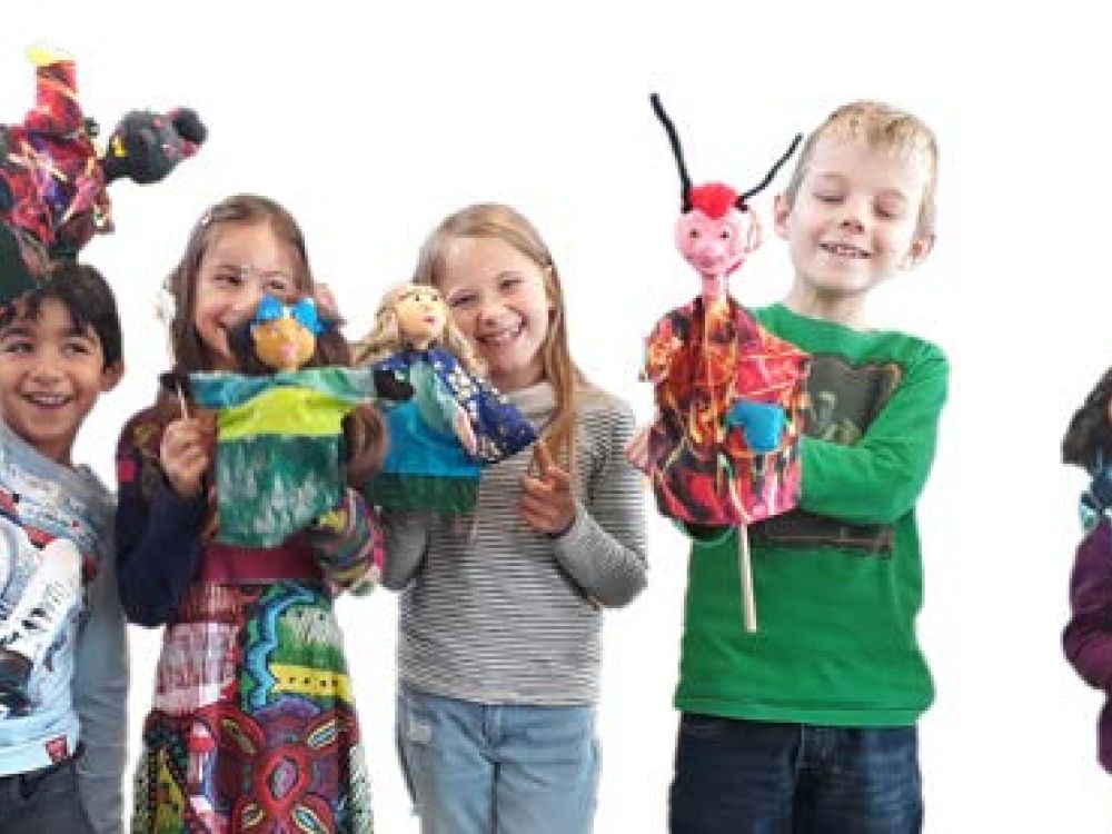 Kinder mit Handpuppen