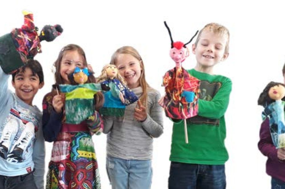 Kinder mit Handpuppen